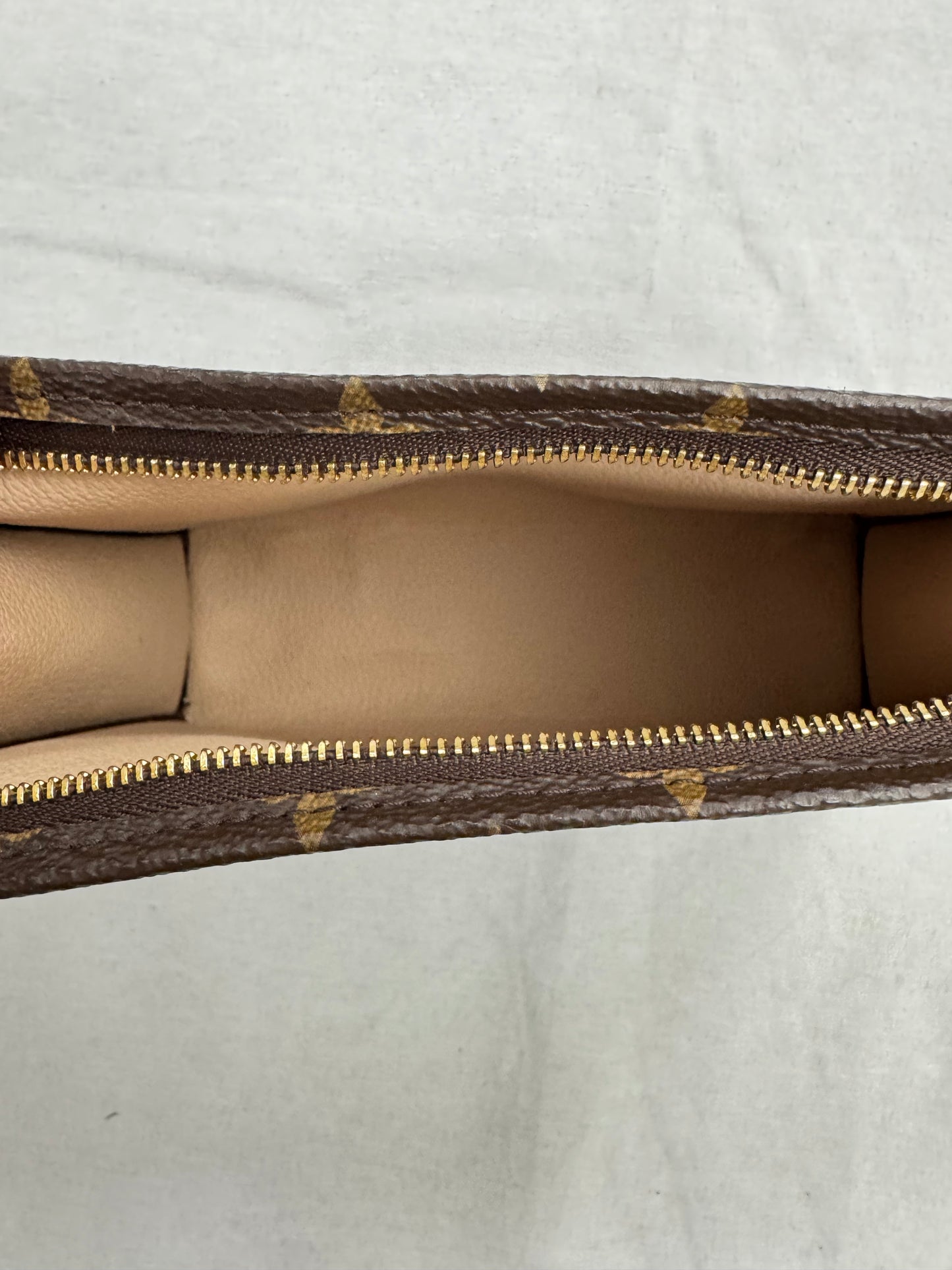 Louis Vuitton Toiletry Pouch 19 Monogram Brown (Pre-Owned)