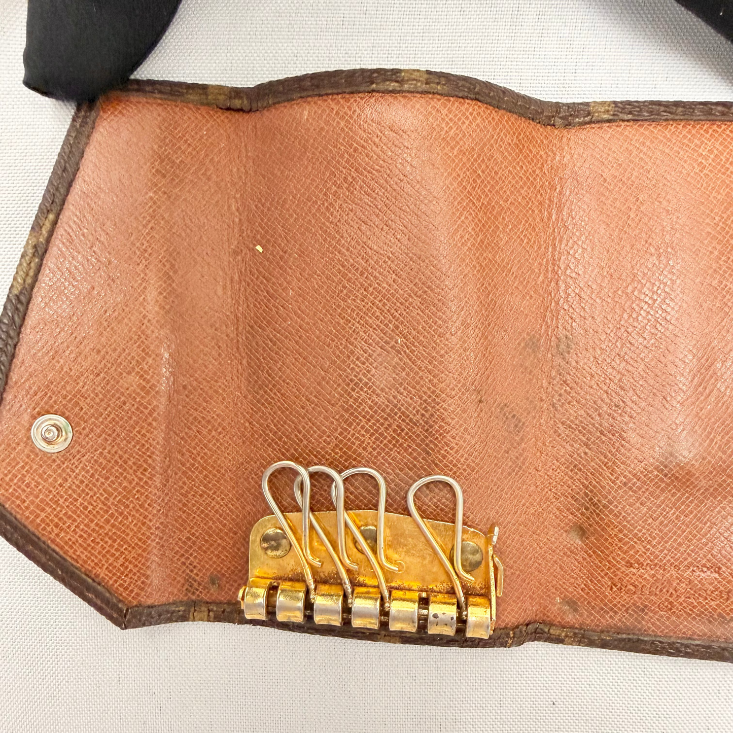 Louis Vuitton Vintage Monogram 6 Key Holder Case (Pre-owned)