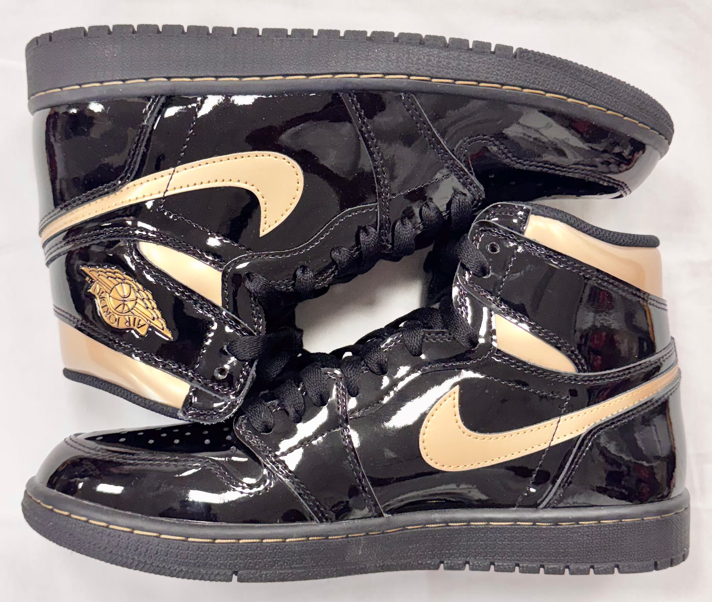 Jordan 1 Retro High Black Metallic Gold (2020 (Pre-Owned)