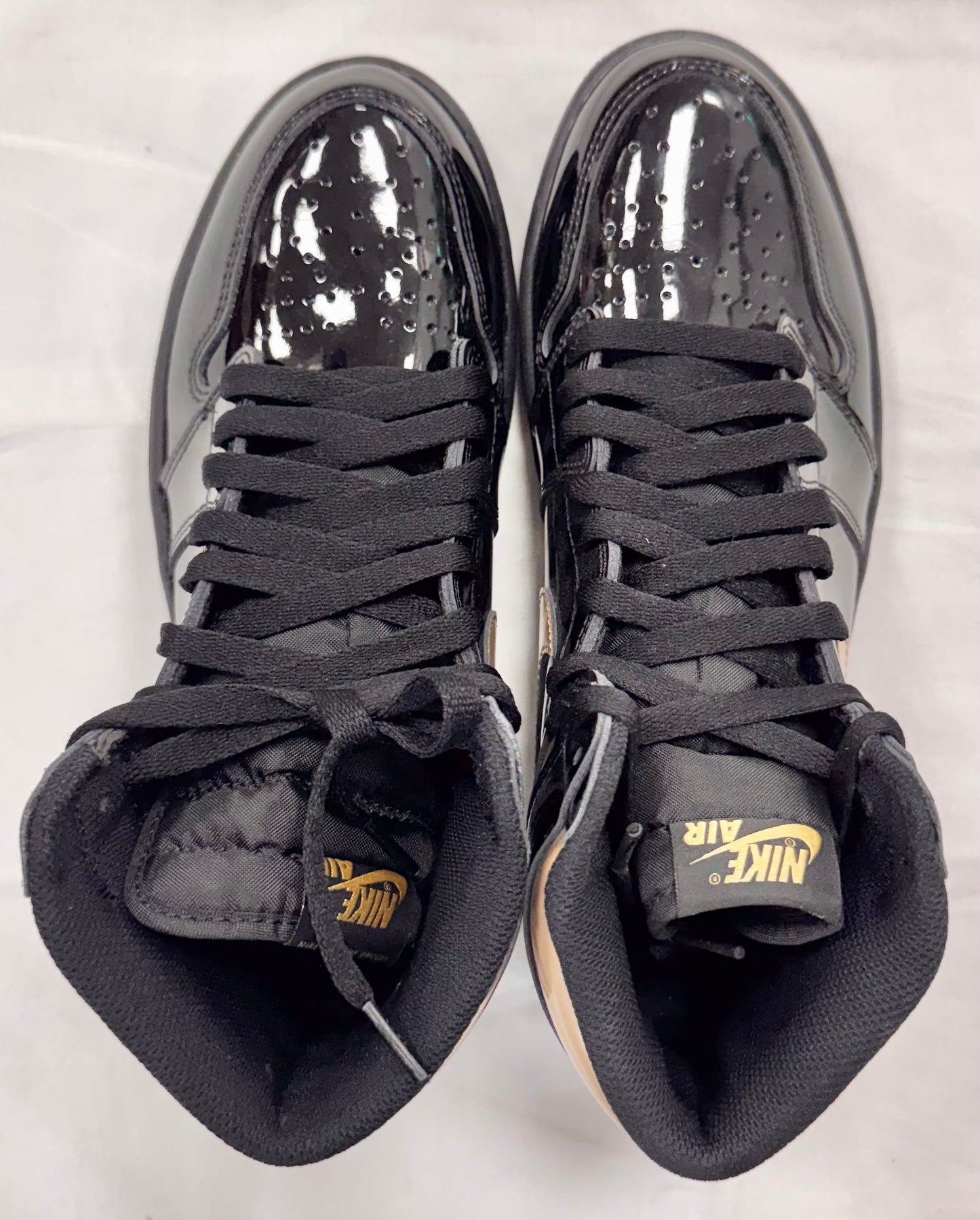 Jordan 1 Retro High Black Metallic Gold (2020 (Pre-Owned)