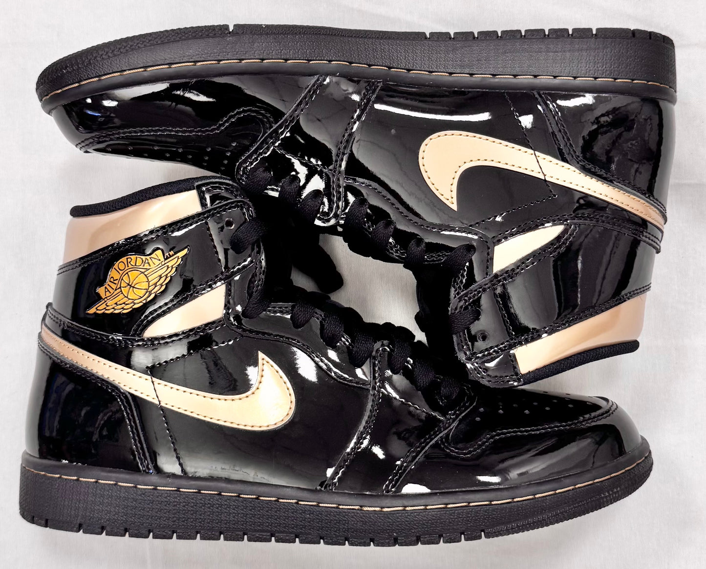 Jordan 1 Retro High Black Metallic Gold (2020) (Pre-Owned)