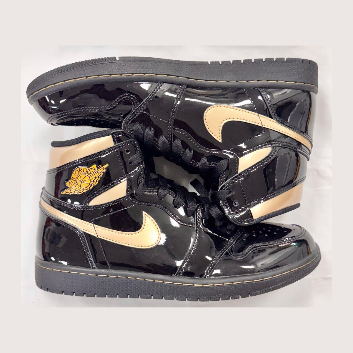 Jordan 1 Retro High Black Metallic Gold (2020 (Pre-Owned)