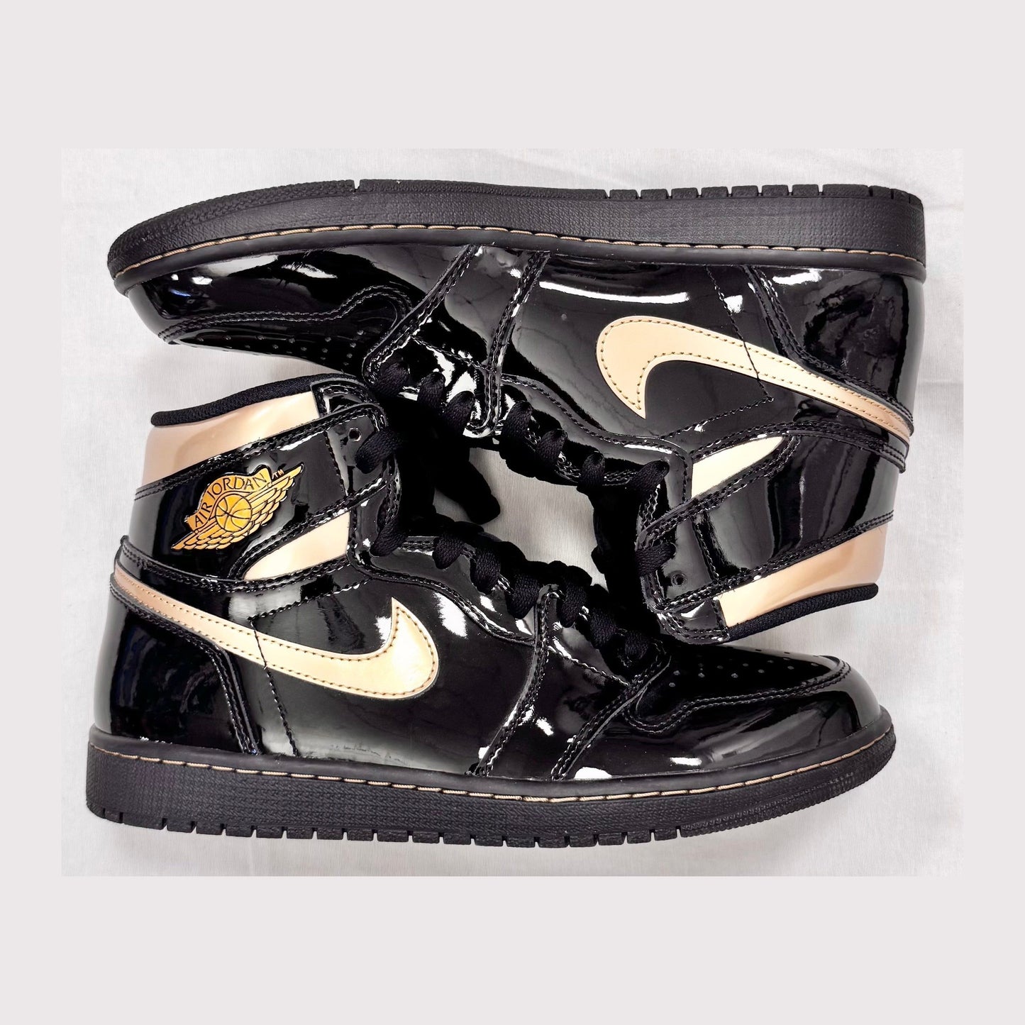 Jordan 1 Retro High Black Metallic Gold (2020) (Pre-Owned)