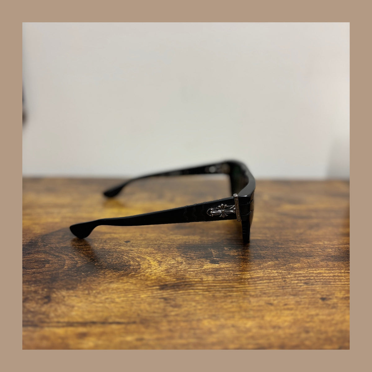 Gafas de sol Jacktastic con forma de corazón cromado en negro