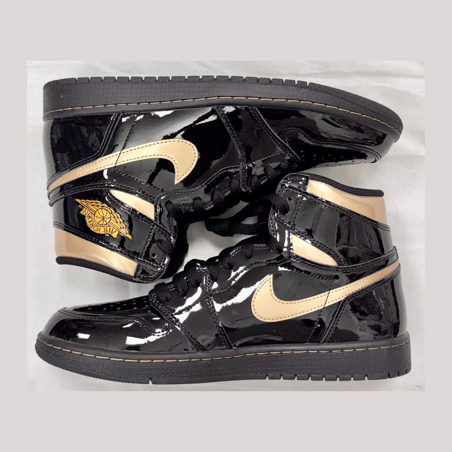 Jordan 1 Retro High Black Metallic Gold (2020) (Pre-Owned)