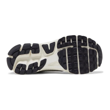 Nike Zoom Vomero 5 Photon Dust Plata Metálico (Mujer)