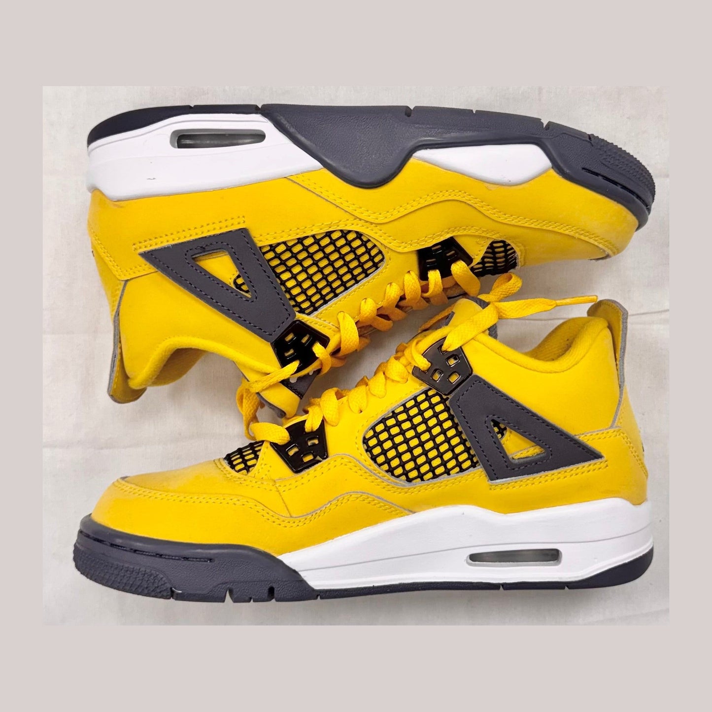 Jordan 4 Retro Lightning (2021) (GS) (Pre-Owned)