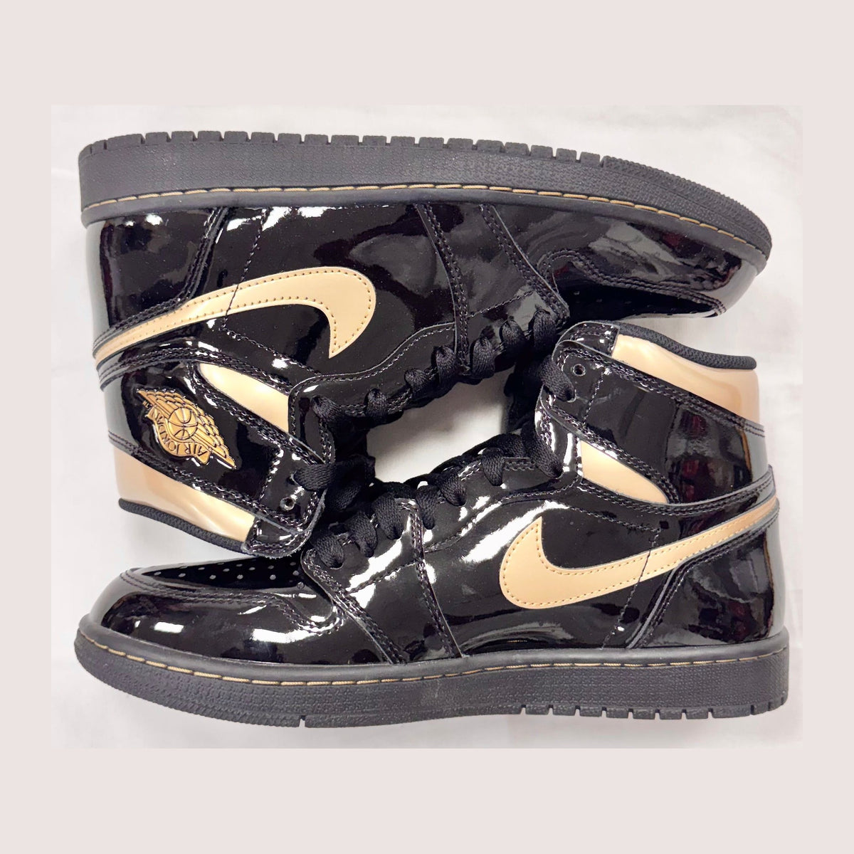 Jordan 1 Retro High Black Metallic Gold (2020 (Pre-Owned)