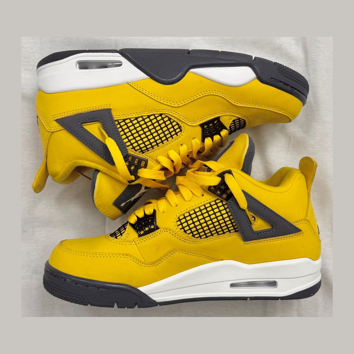 Jordan 4 Retro Lightning (2021) (Pre-Owned)