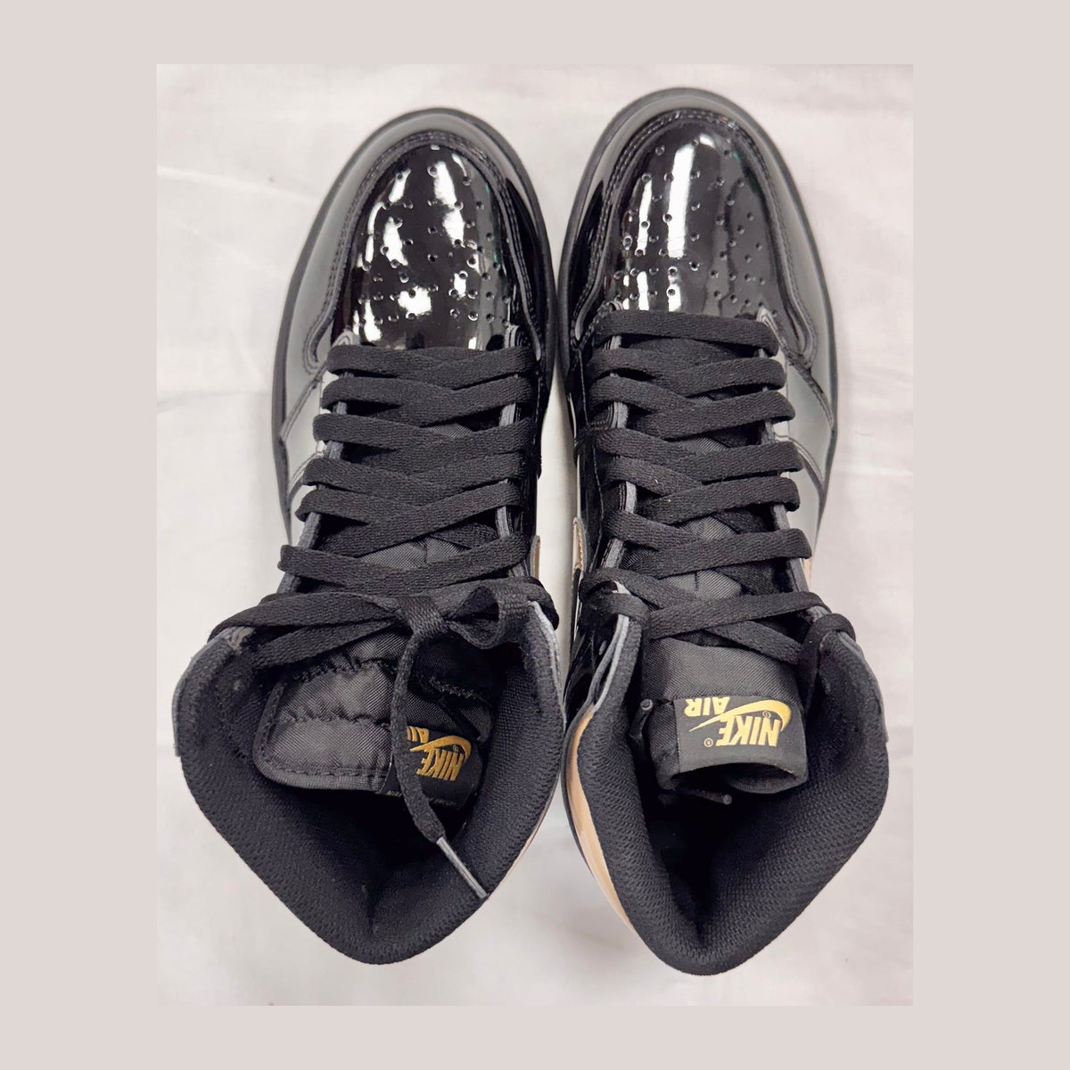 Jordan 1 Retro High Black Metallic Gold (2020 (Pre-Owned)