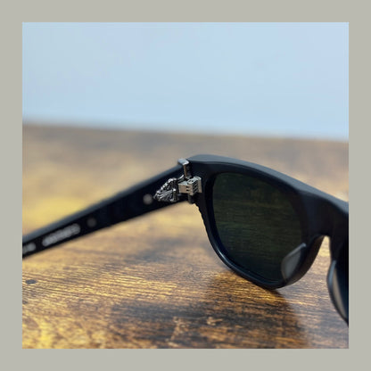 Gafas de sol Jacktastic con forma de corazón cromado en negro
