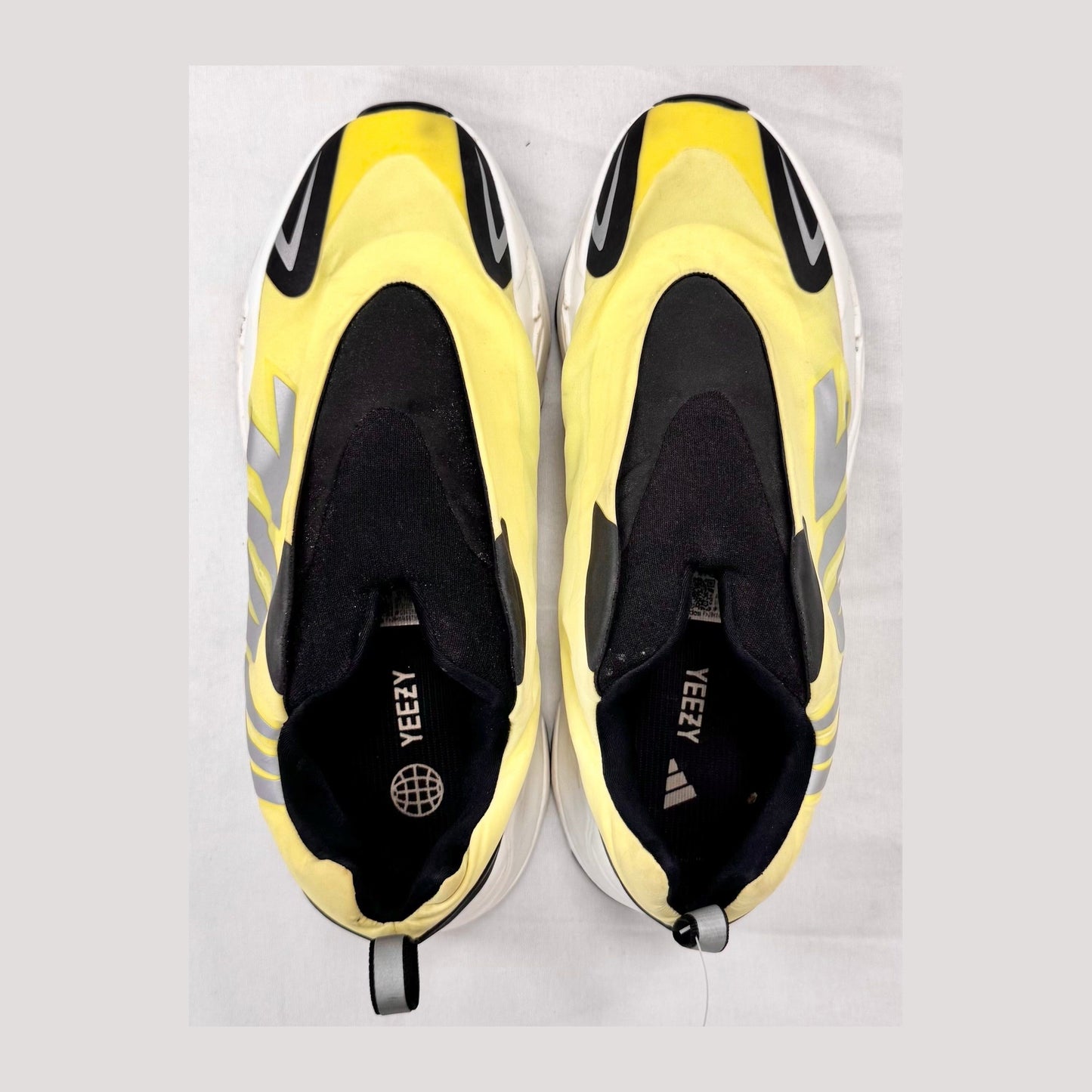 Adidas Yeezy Boost 700 MNVN Laceless Phosphor (Pre-Owned)
