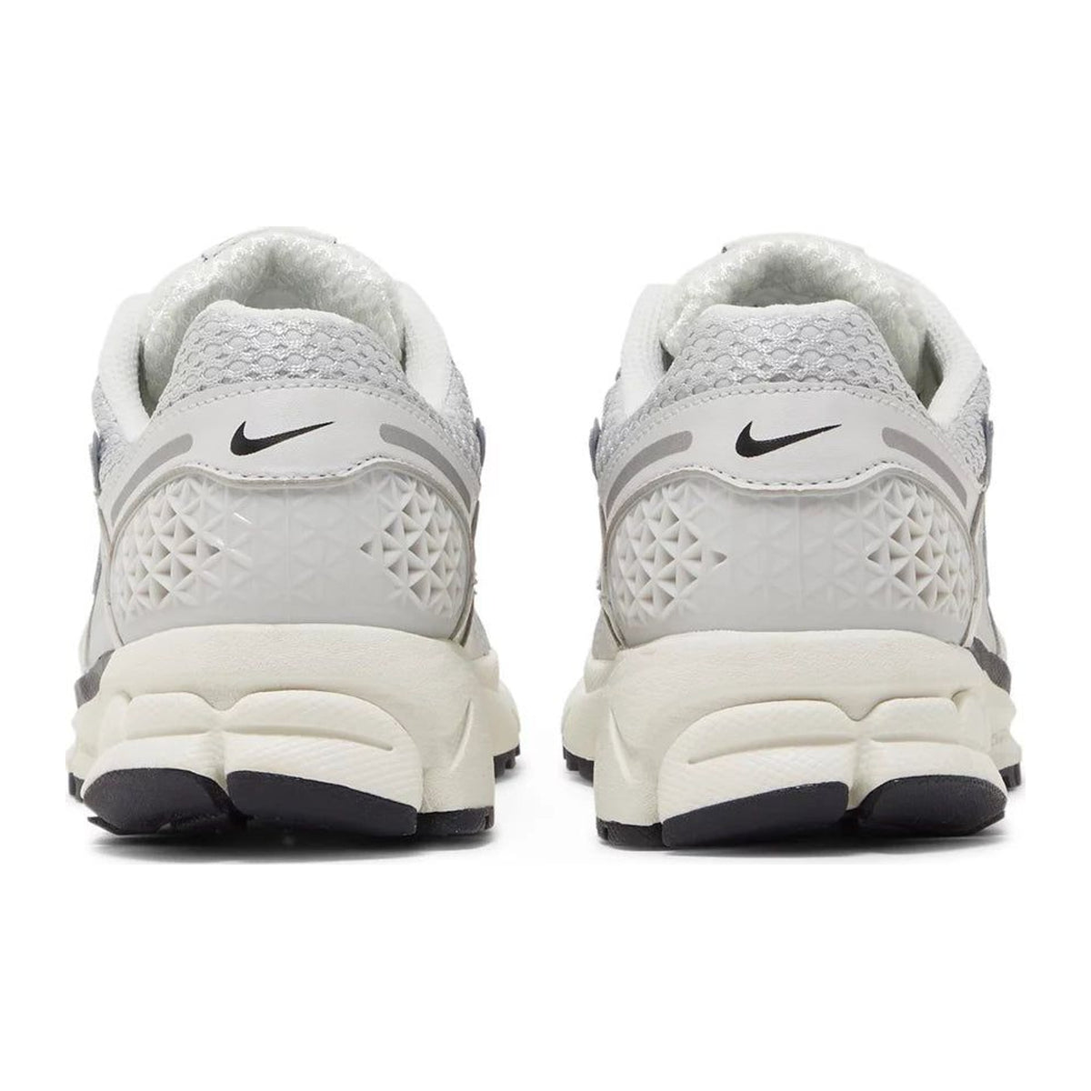 Nike Zoom Vomero 5 Photon Dust Plata Metálico (Mujer)