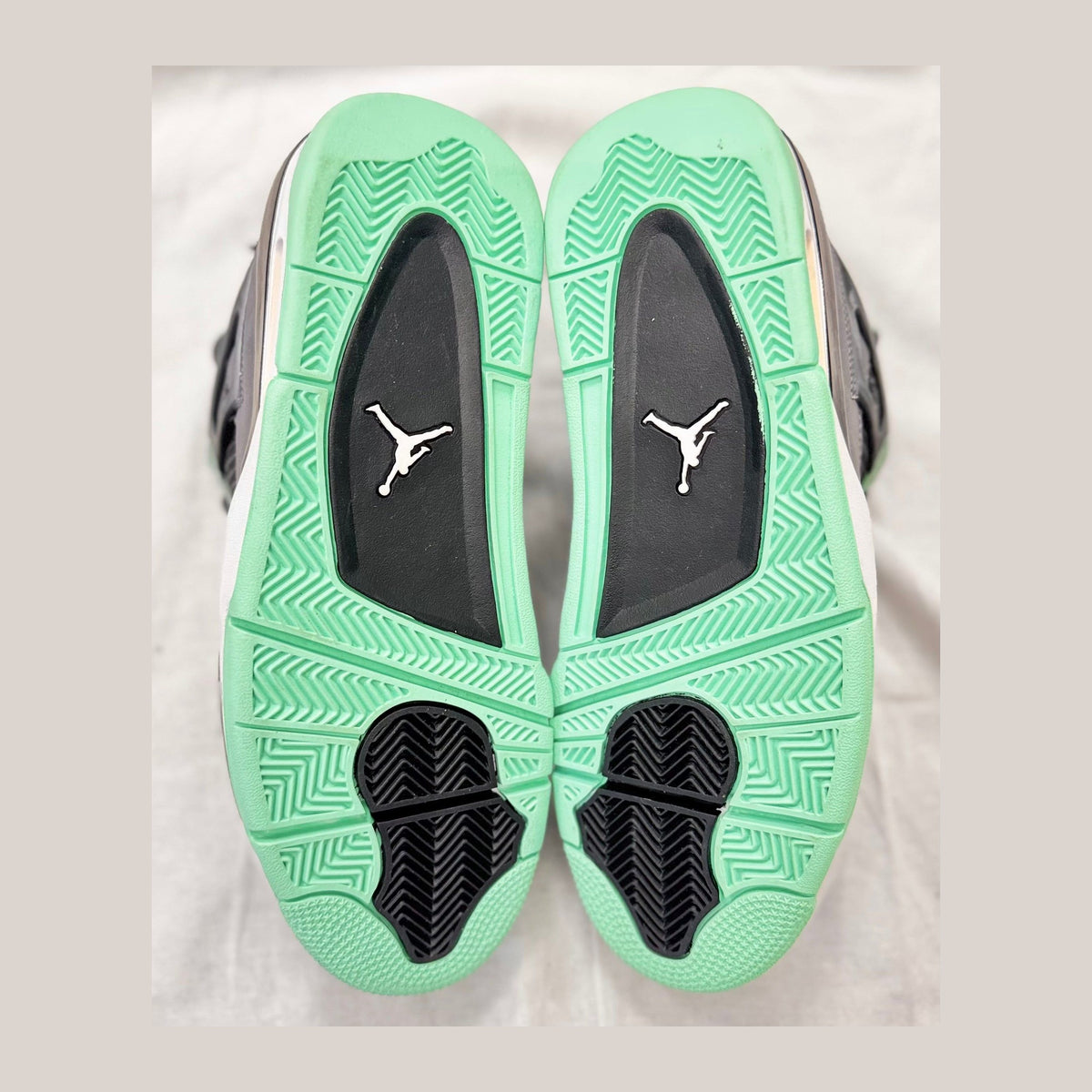Jordan 4 Retro Green Glow (Flaw)