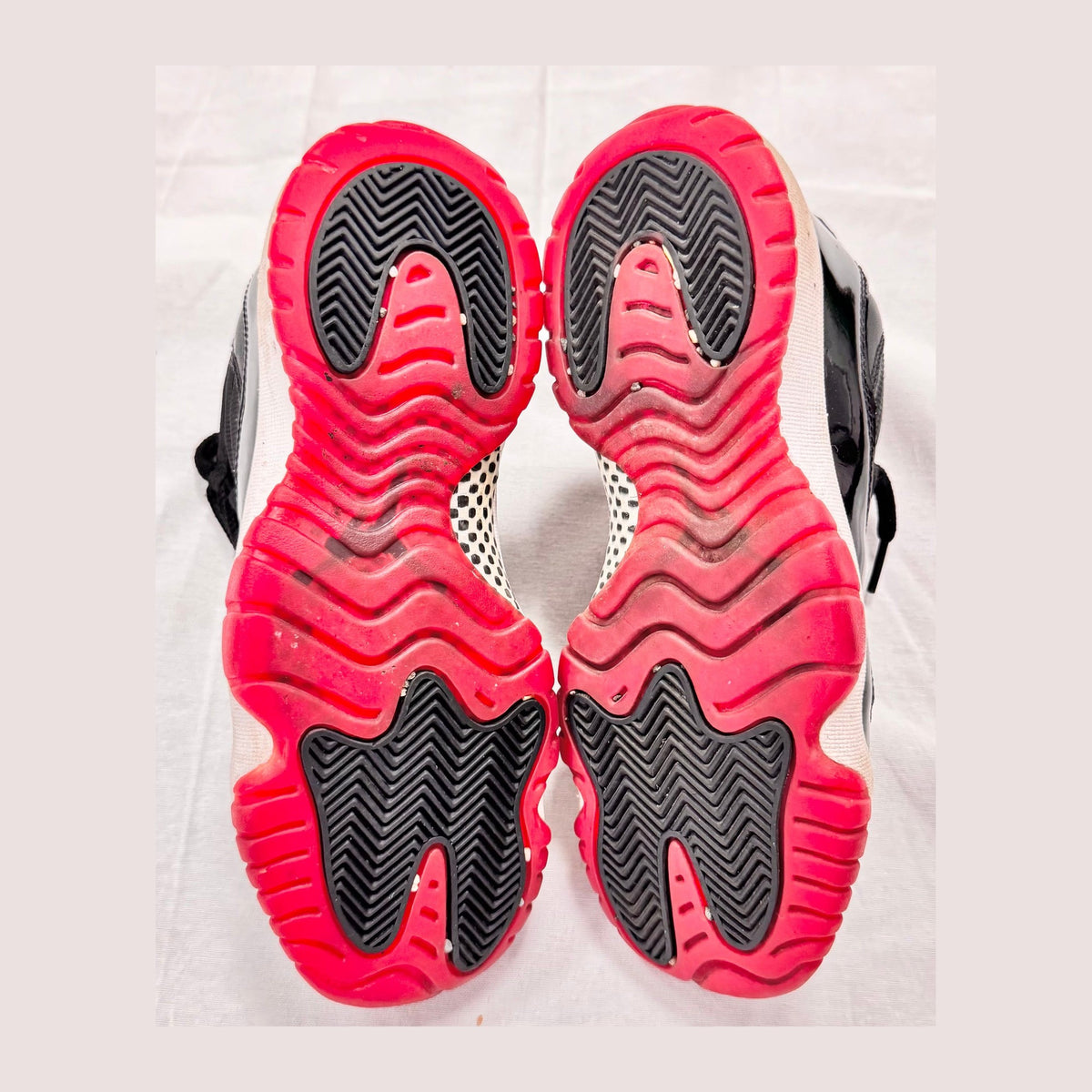 Jordan 11 Retro Playoffs Bred (2019) (GS) (Pre-Owned)