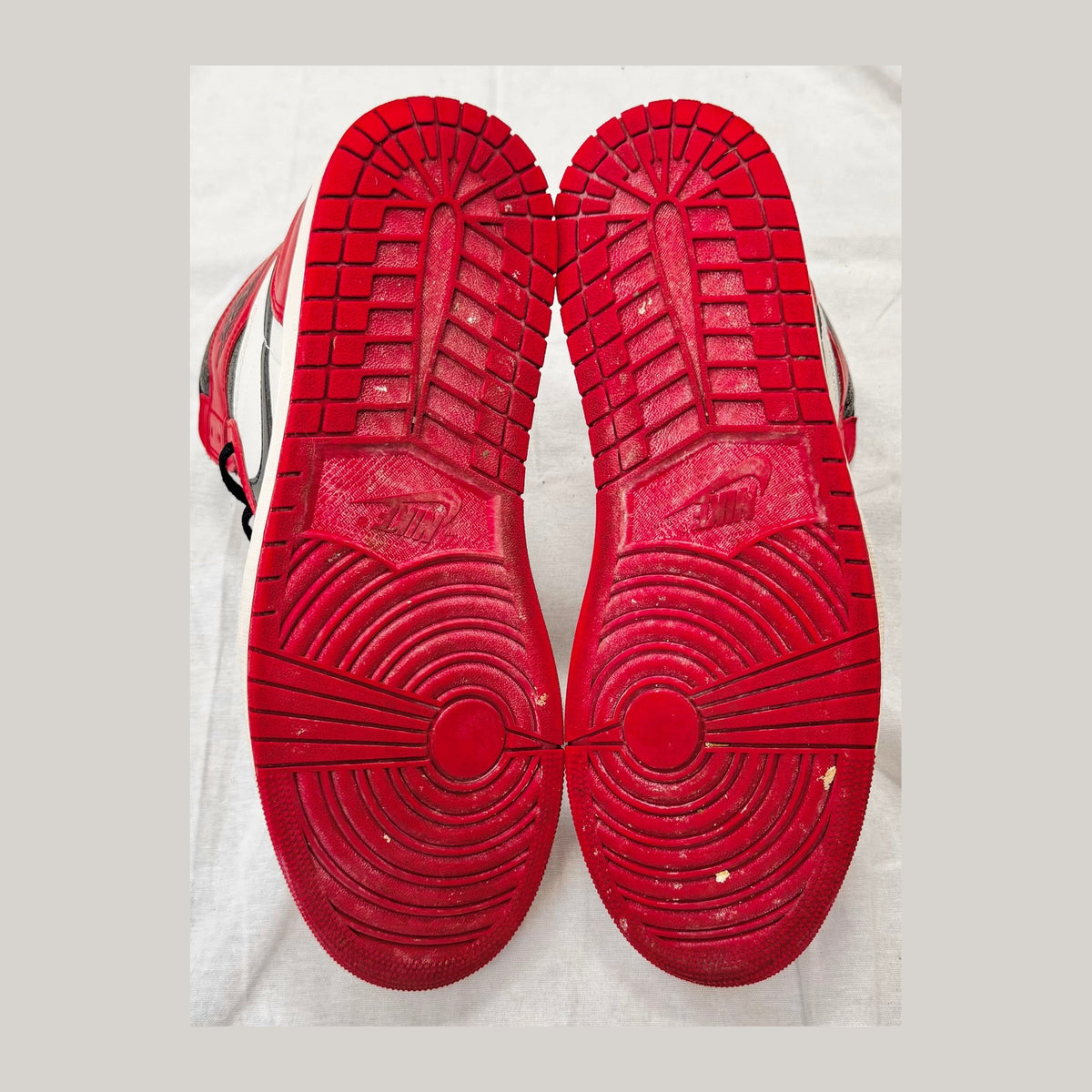 Jordan 1 Retro High OG Chicago Lost and Found (Pre-Owned)